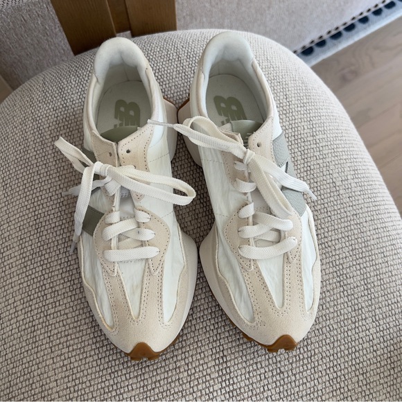 NWOB New Balance Women's White & Green 327 Sneakers in White & Green Sz 7 - Picture 4 of 8